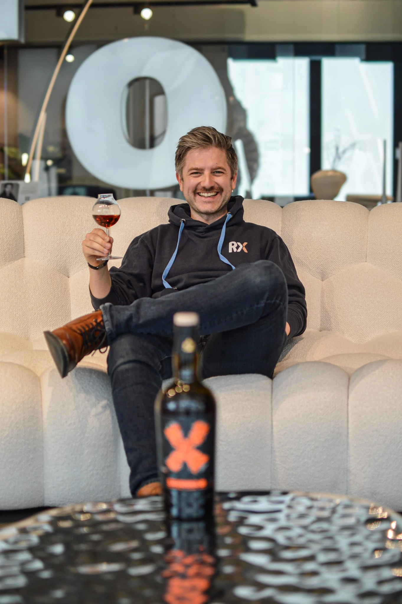 Oliver, founder of RumX, with a glass of the Savanna × RumX co-bottling
