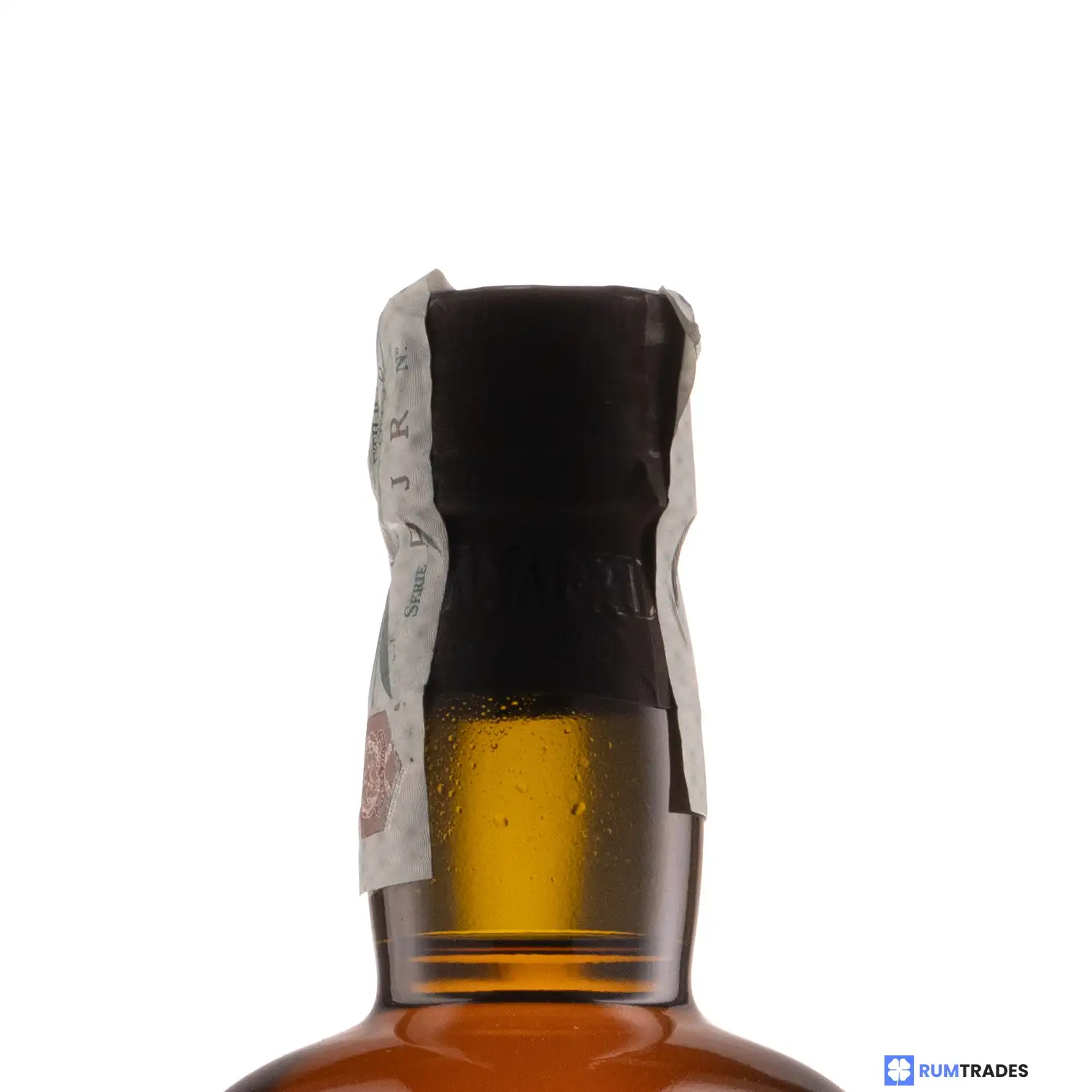 High resolution image of Samaroli Guadeloupe Rum 2013